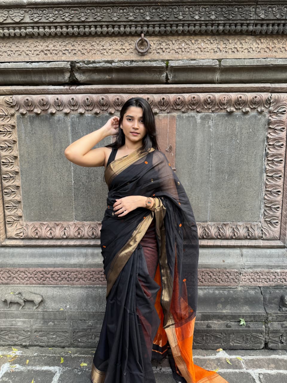 Handwoven Black & Rust Maheshwari Saree with Zari Border