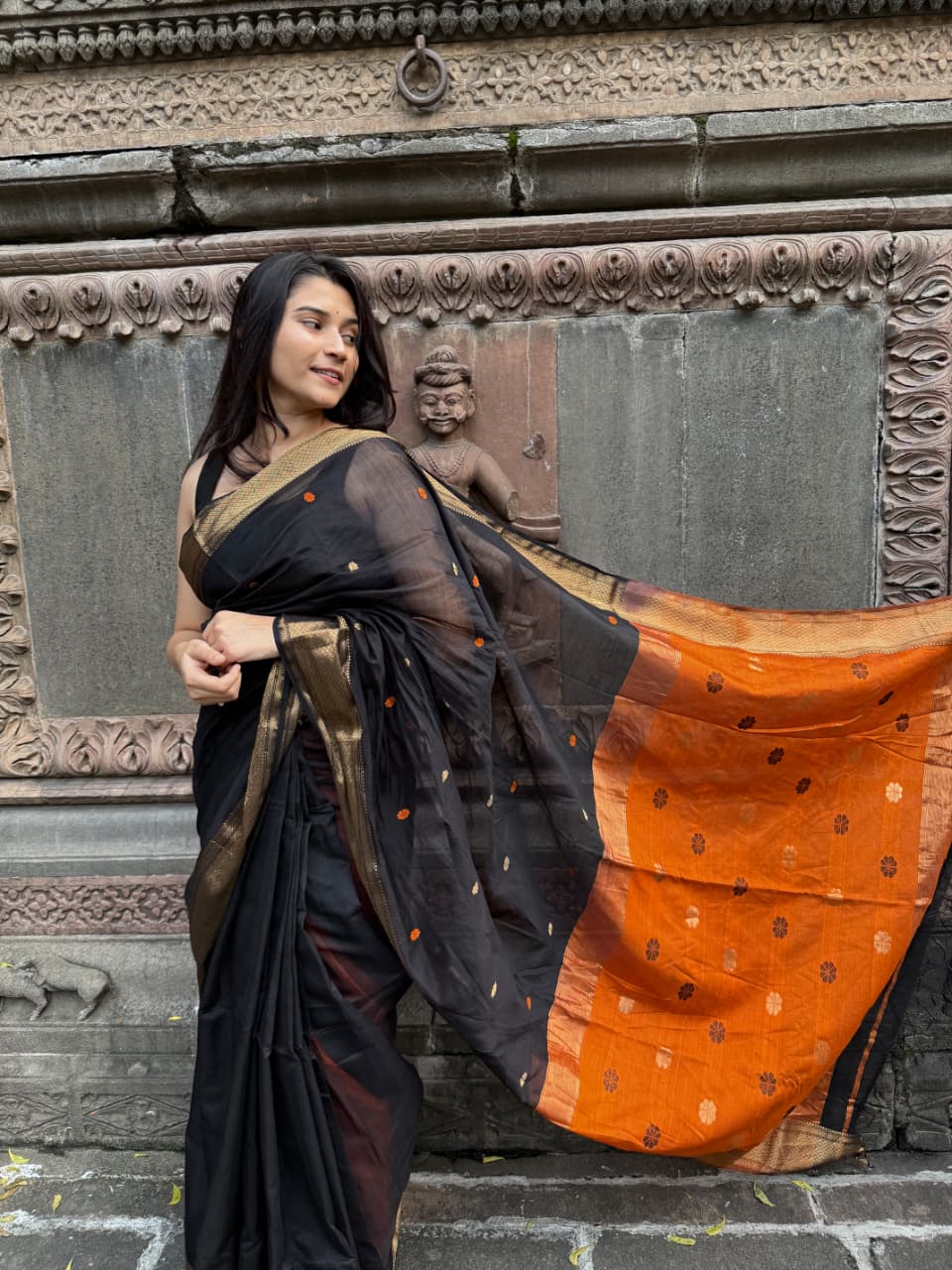 Handwoven Black & Rust Maheshwari Saree with Zari Border